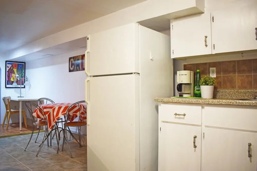 Downtown 2 Bedroom Family Home Next to Park