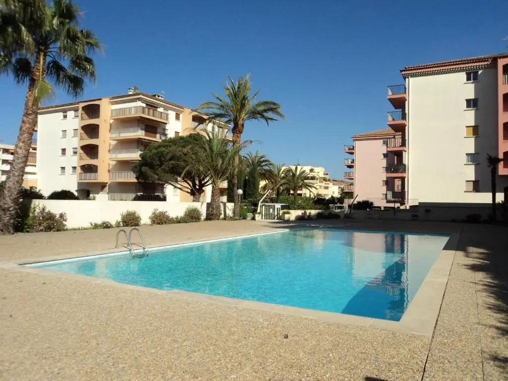 Appartement Sainte-Maxime, 1 pièce, 2 personnes - FR-1-226-420