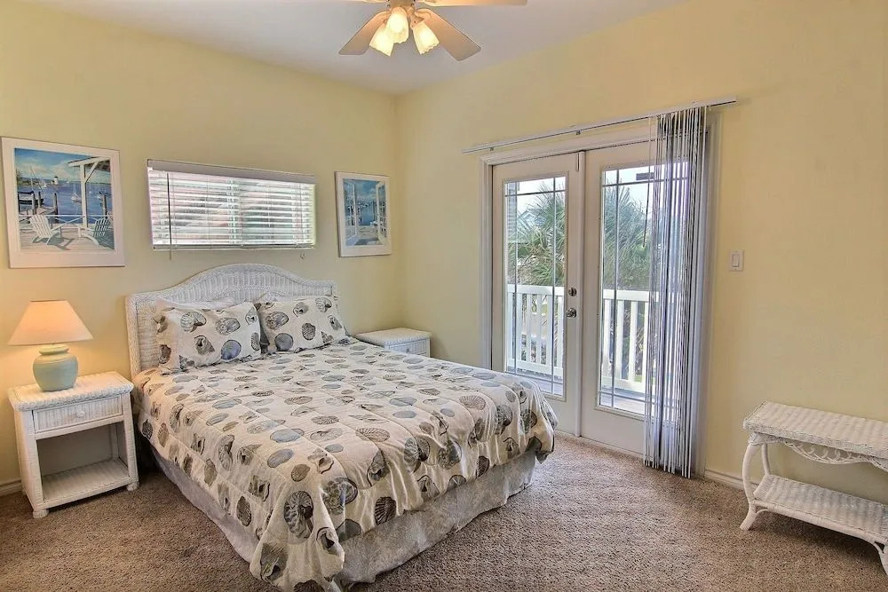 Sunny Daze 690sp 6 Bedrooms 3 Bathrooms Home