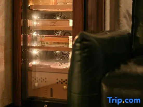 Xushe·Luxury Industrial Style Homestay (Shanghai Pudong New Area Lingang Shanyuan Store)