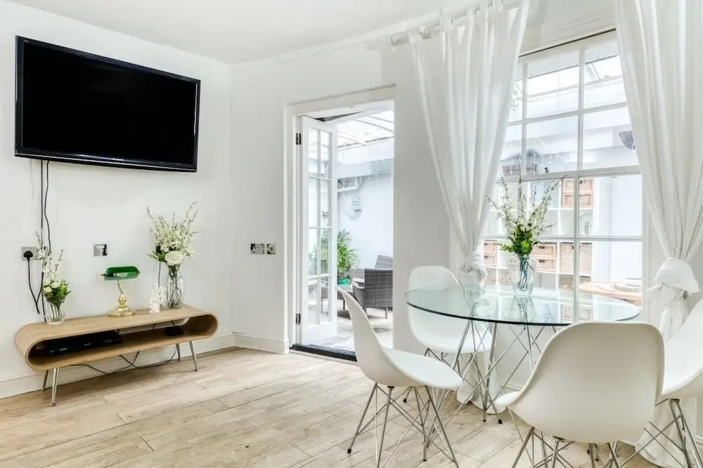 2bed w/ Covered Patio, 5 Mins to Paddington Stn