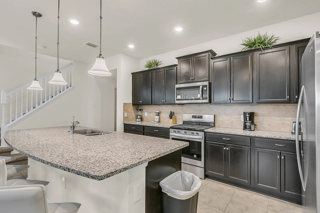 5 Bedrooms 4 Bathrooms Solterra 4643 Td