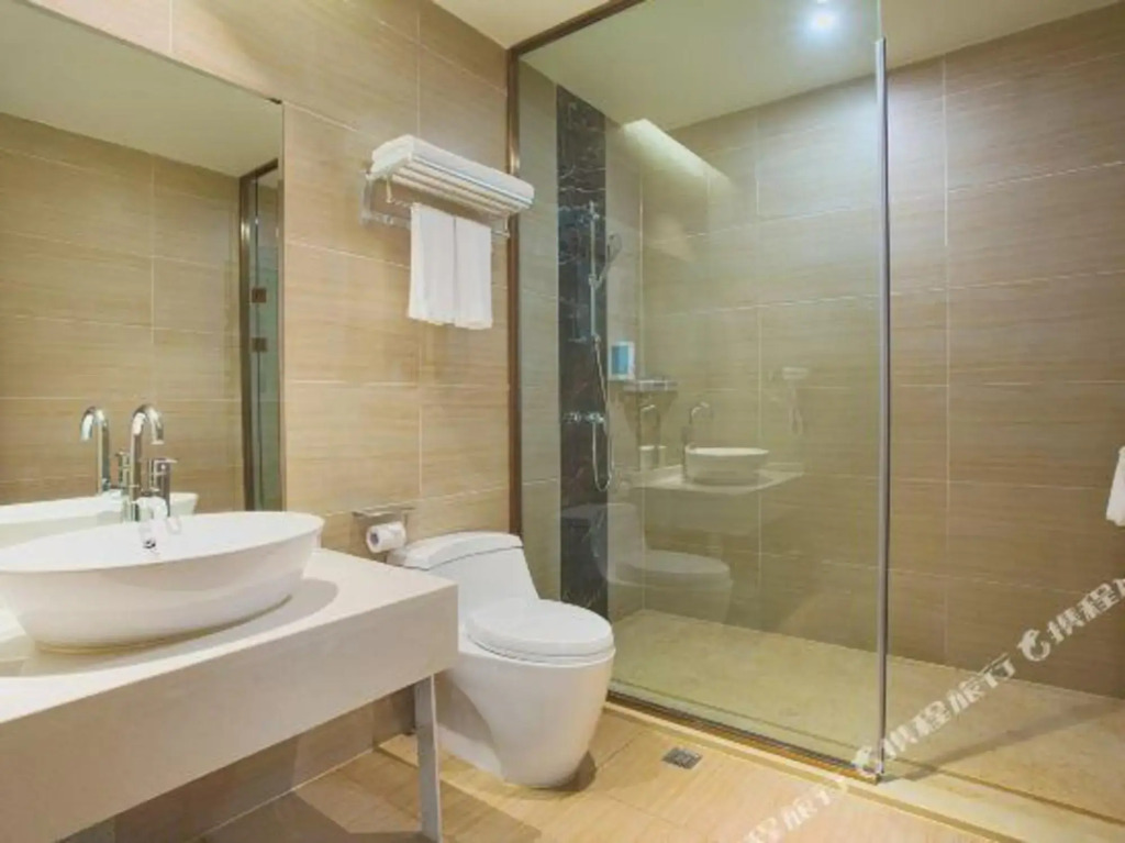 Vienna 3 Best Hotel (Ziyang High-Speed North Station Baotai Subway Station)