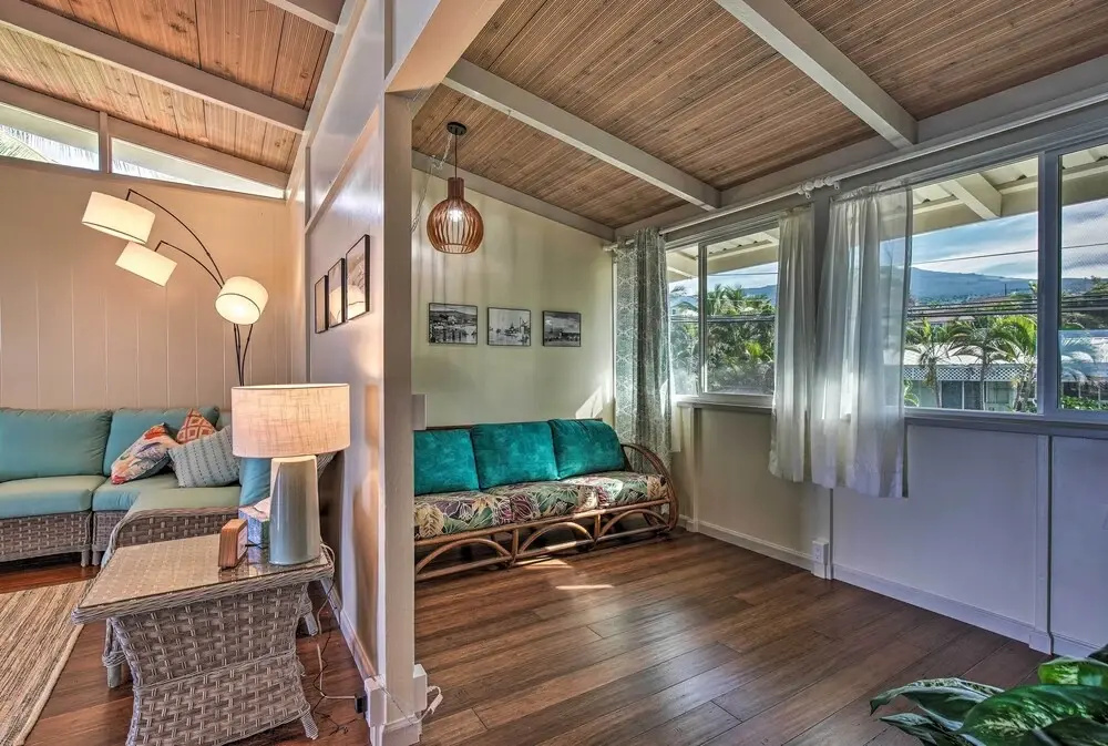 Oceanfront Kona Home w/ Beach Access & Views