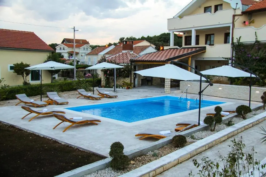 Merita Apartments