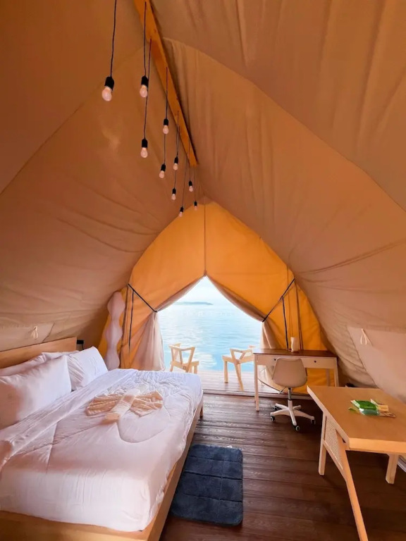 Floating Home in Reef Resort Unit 4