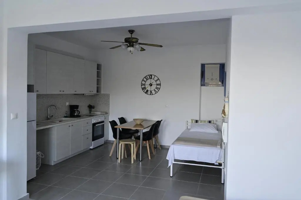 Isidoros Apartments