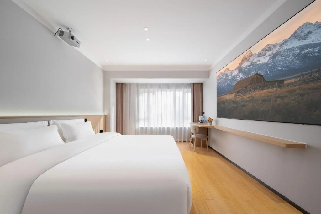 Home Inn Huaying Hotel (Chongqing University Town Weidianyuan Subway Station)
