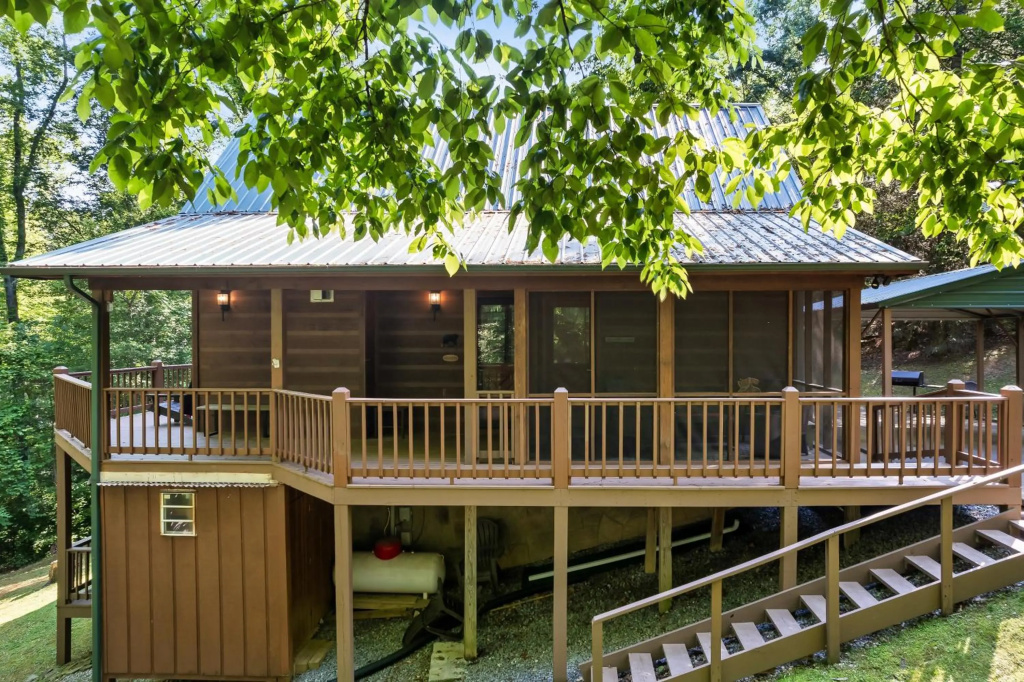 New! Private Cabin with Hot Tub 3/3 w/Game Room! Wears Valley