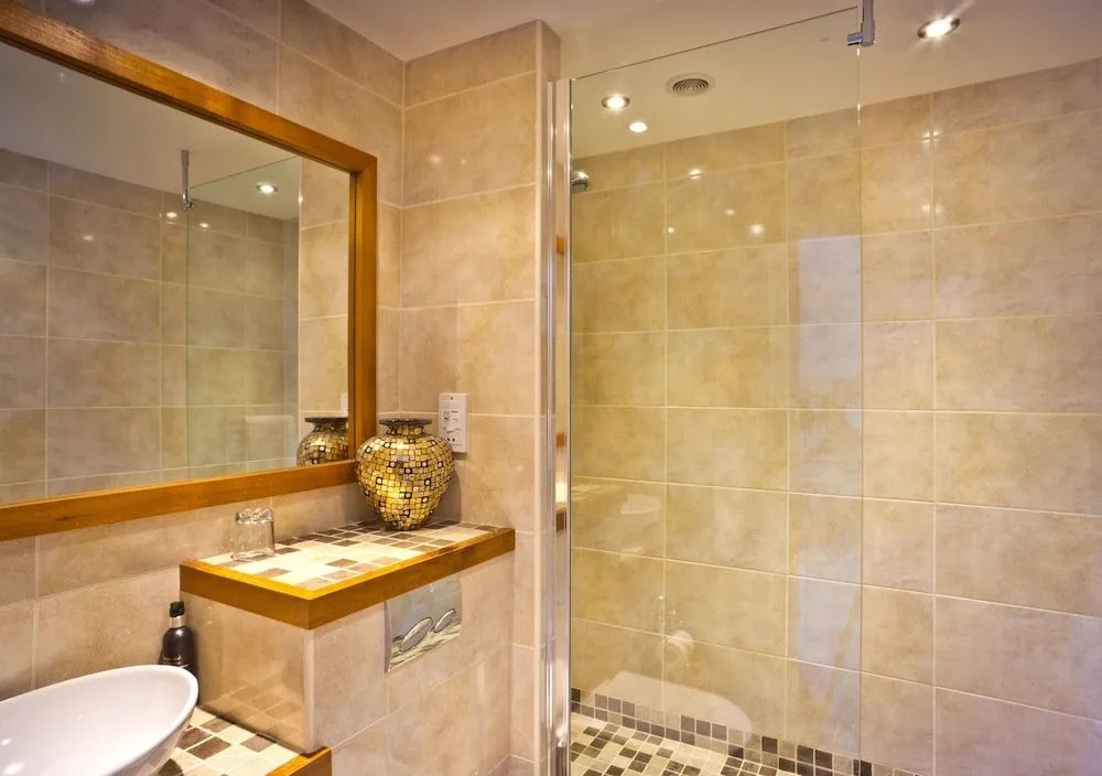 Westwood Guest House - Room Only