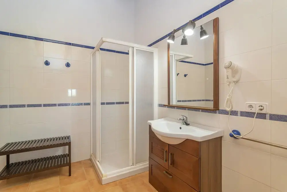 N Amera in Santa y With 5 Bedrooms and 5 Bathrooms