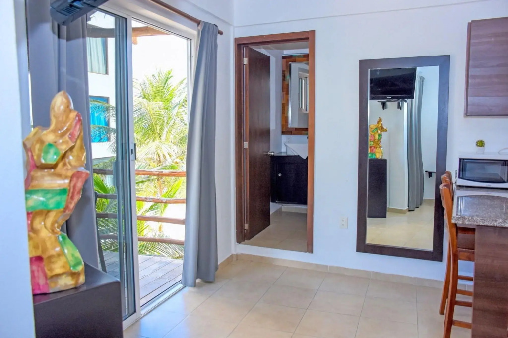 El Fuerte Beach Apartments