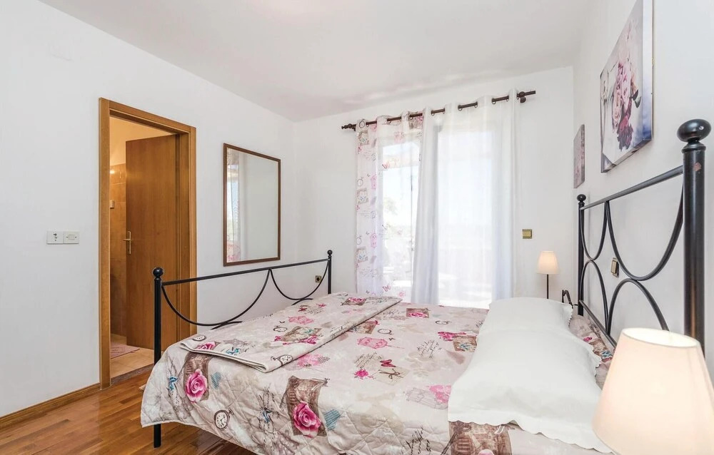 Stunning Home in Supetarska Draga With Wifi and 3 Bedrooms