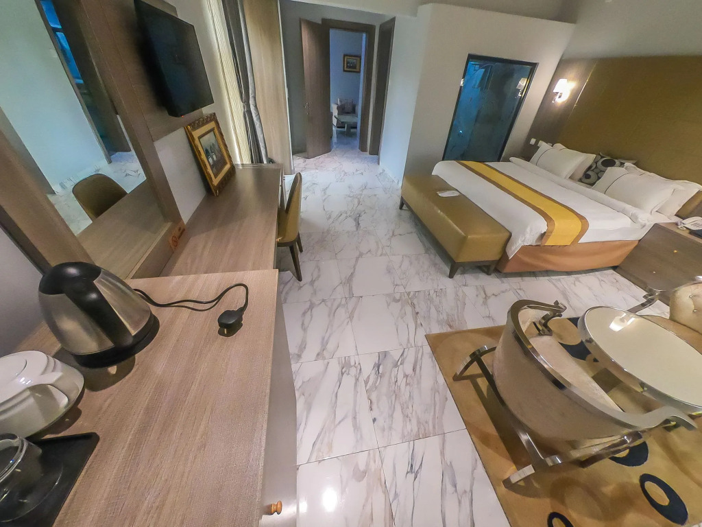 Maxbe Continental Hotel