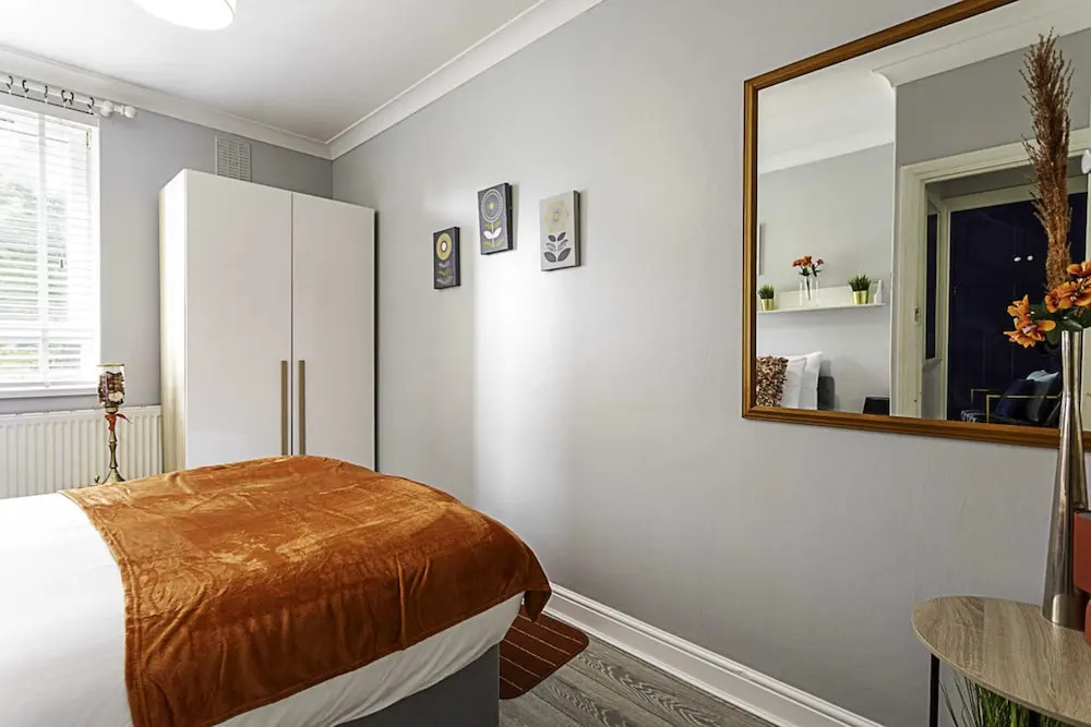 Chic High Spec Apartment Near Central London