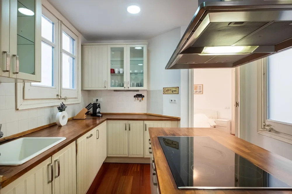 Stunning 4BR Apart in Sagrada Familia