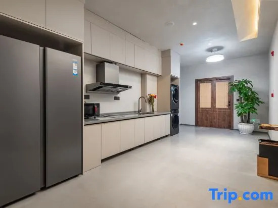 Sunny Day designer art space residential accommodation (Libo food street shop)