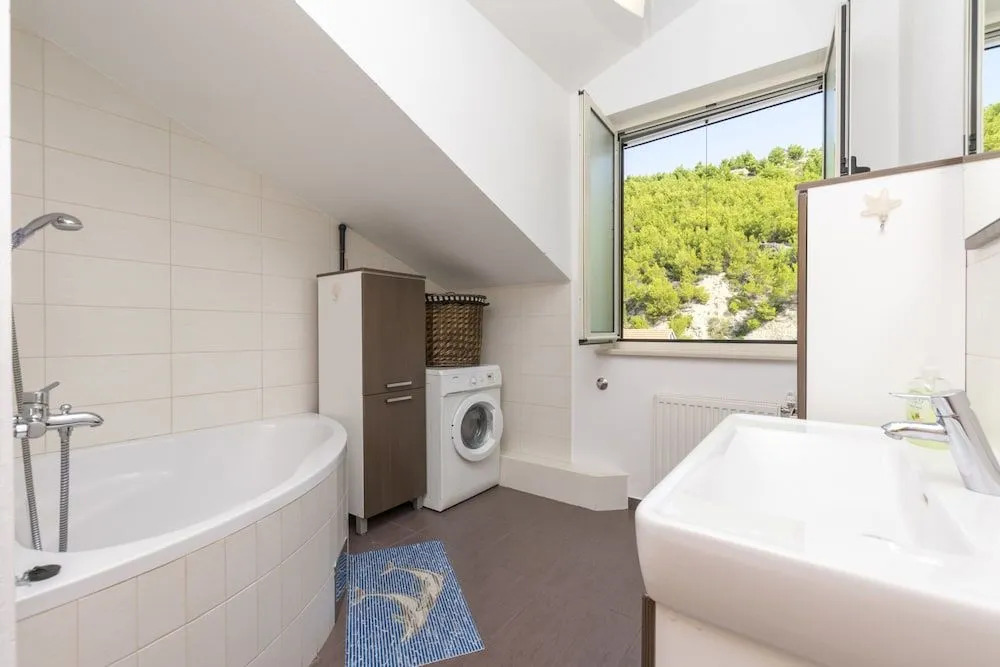 Apartment Mate