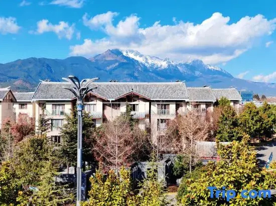 FengZhiFengSu Snow Mountain Scenic Hotel