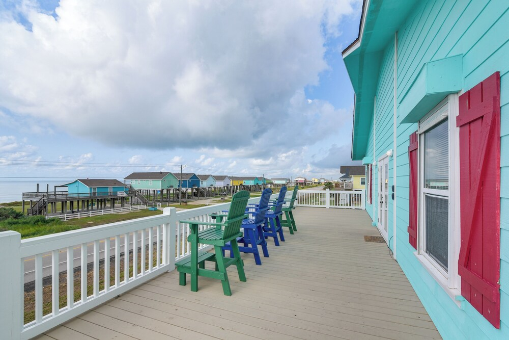 Walk to Beach: Home w/ Hot Tub & Deck in Gilchrist