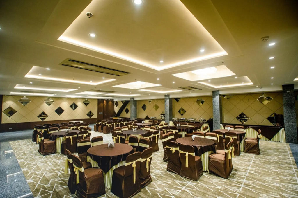 HOTEL TEN SQUARE - 5 Minutes from The Taj Mahal