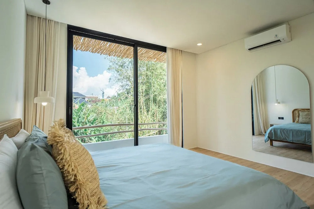 Boho Retreat 3BR Enclosed Lounge 5min Beach