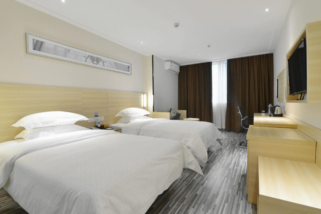 Queen Design Hotel (Qiandeng Lake Resort Guicheng Subway Station Branch)