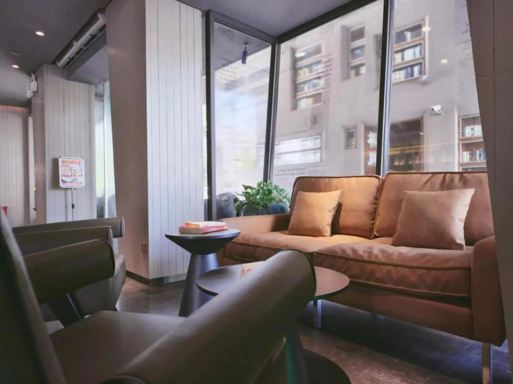 Hansen Books Music Hotel
