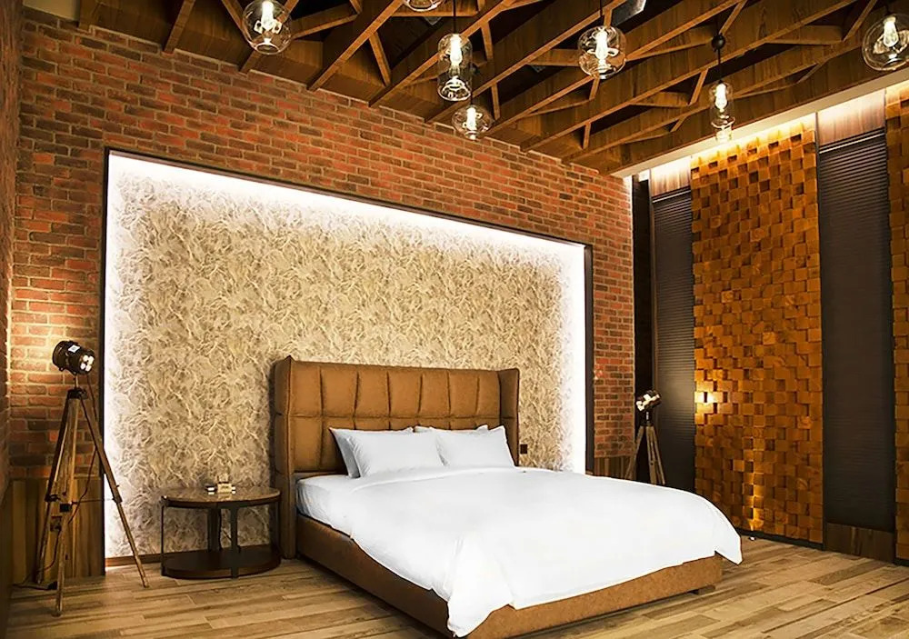 Royal Group Motel Feng Shan Branch