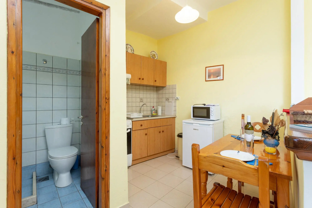 Dolphin Studio Swimming Pool Walk to Beach Sea Views A C Wifi Car Not Required - 559