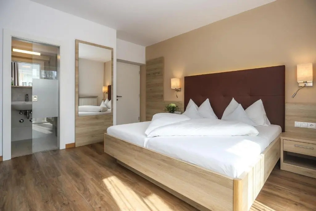 Lingers Suites & Residence