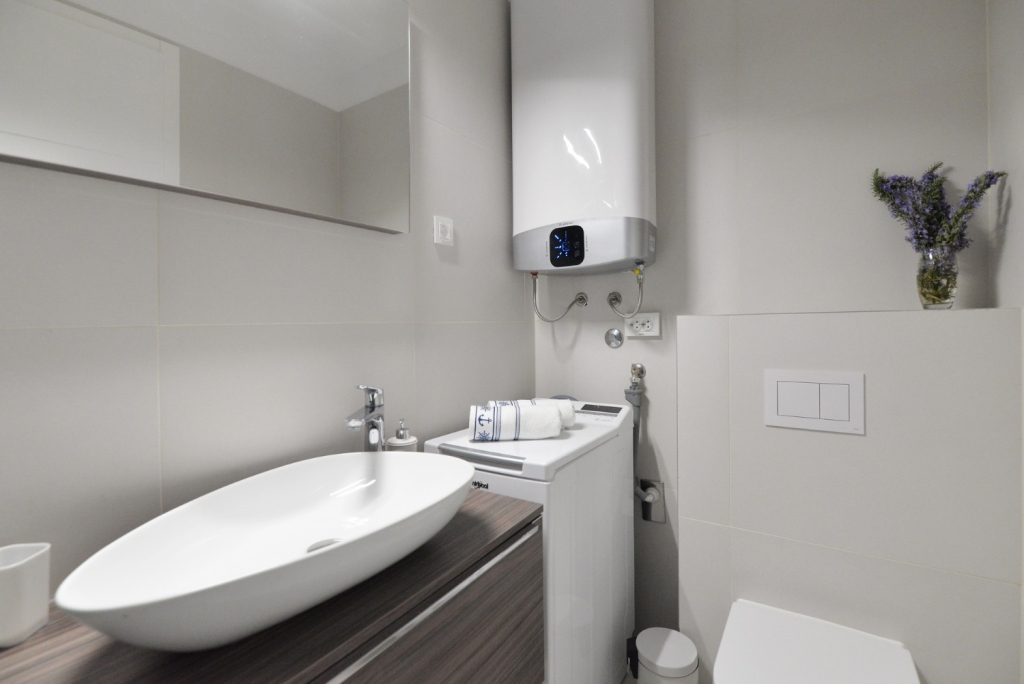 Apartment Nata - free parking A1 Murter, Island Murter