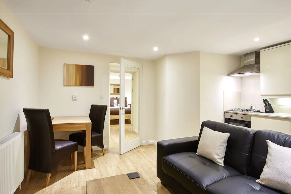 Pembroke House By Esa