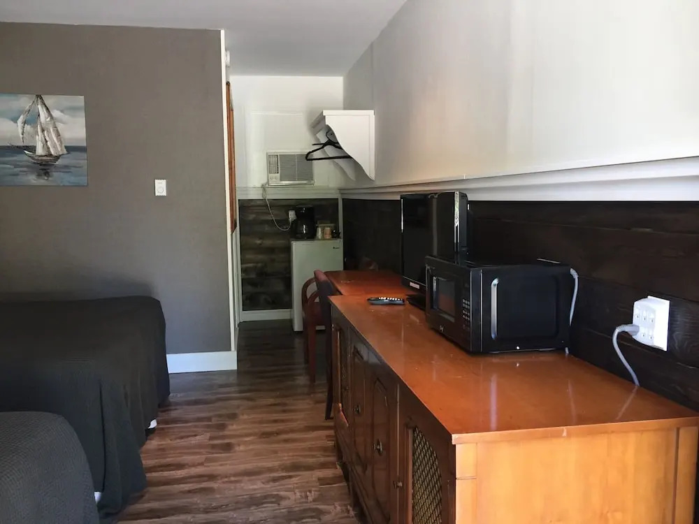Greenside Motel