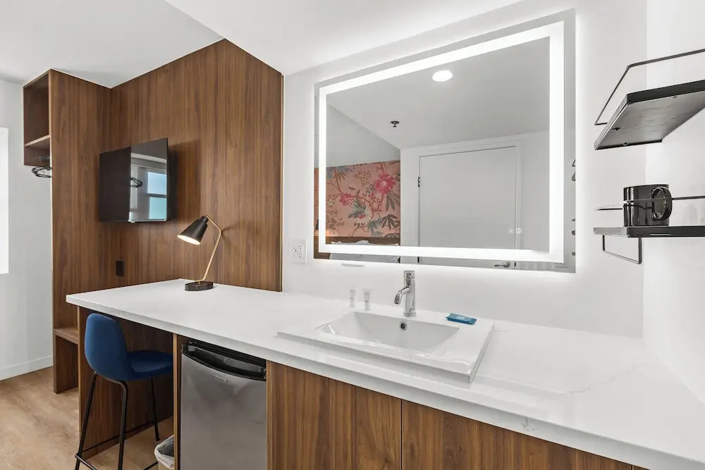 Uptown Inn by Vantaggio - Limited Service Apart-Hotel