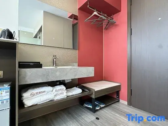 Yichun Xinqian Esports Hotel