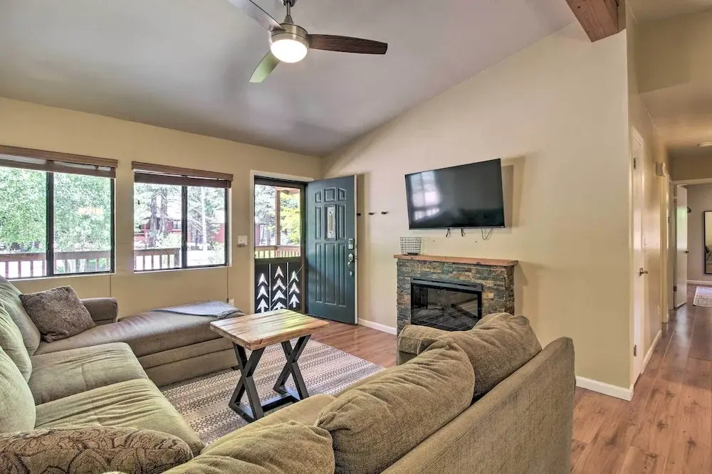 Patio, Fenced Yard: Pet-friendly Pinetop Cabin!