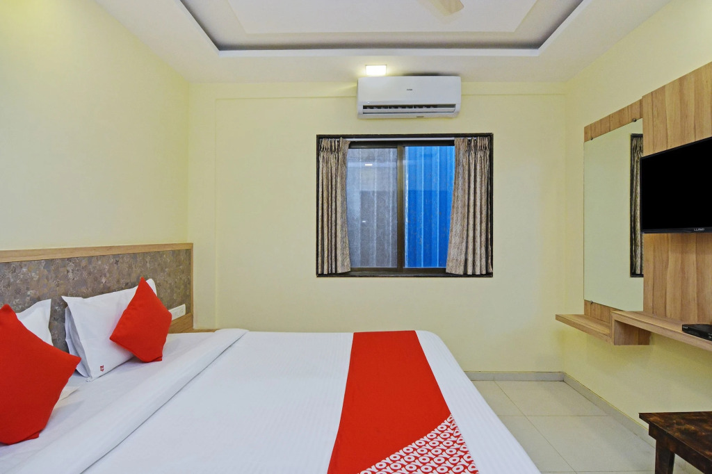 OYO 23365 Hotel Bright Plaza