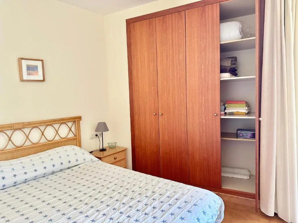 NEW! Apartamento con piscina y balcón a 2 minutos de la playa. WI-FI