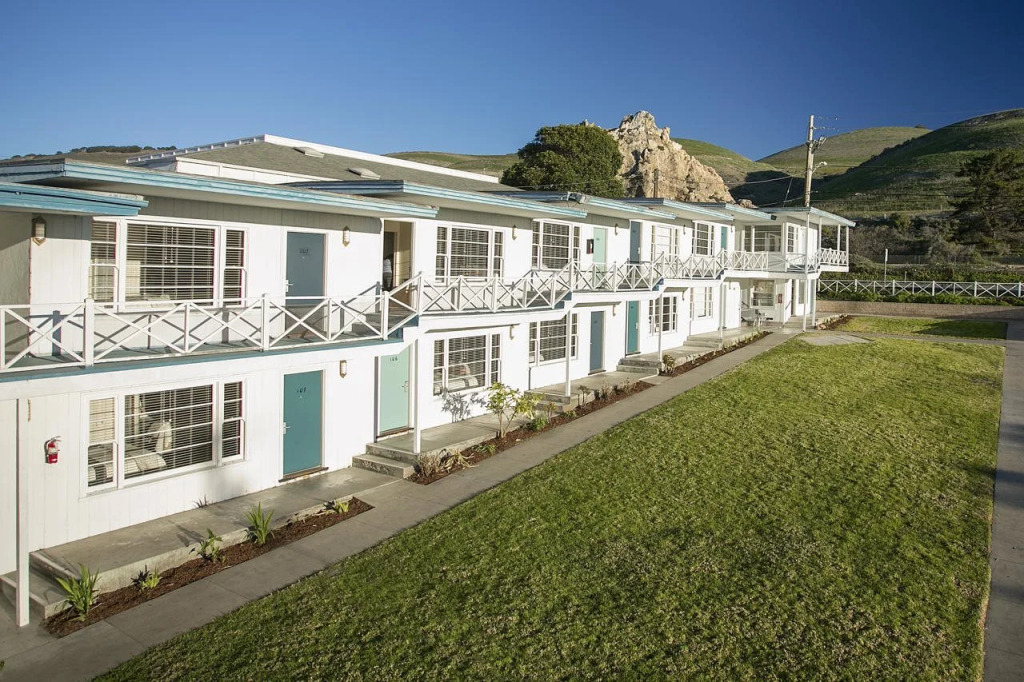 Tides Oceanview Inn and Cottages
