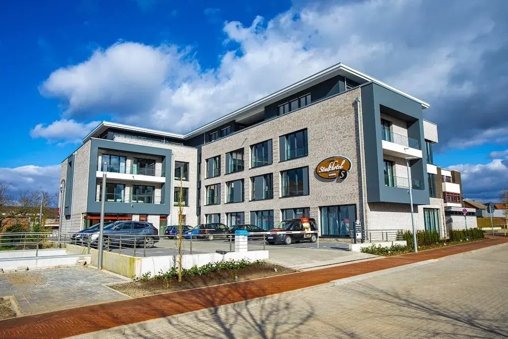 Stadthotel Lohne, Self Check-in & entspannt im Café frühstücken