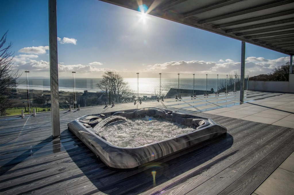 Sunrise - 5 Bedroom Holiday Home - Pendine