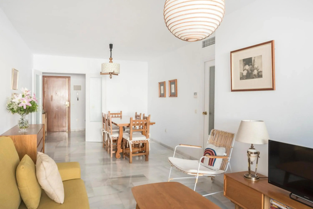Beautiful apartment with terrace near the beach