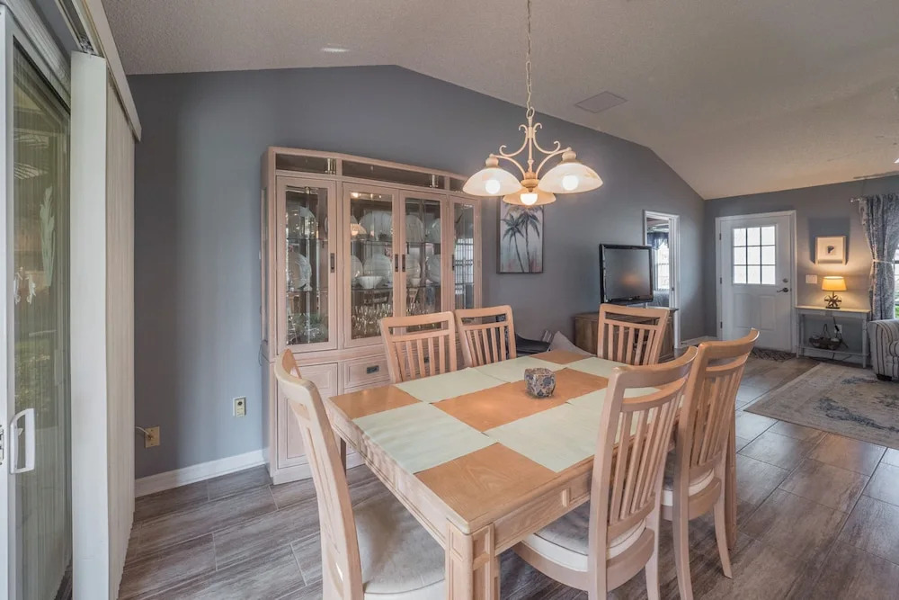 Deerfield Lane 1253 by White Pelican VR