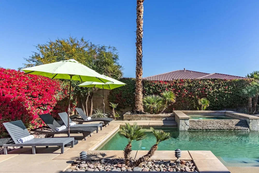 Aurora by AvantStay Stylish Spacious Oasis w Pool Spa BBQ