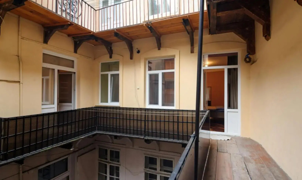 The MAIN square! 2 separated bedrooms, balcony