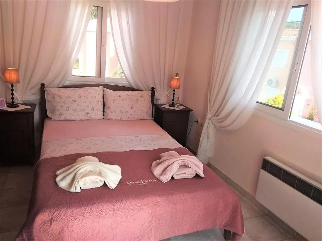 Sunny Villa Sea View by RentalsPro Services