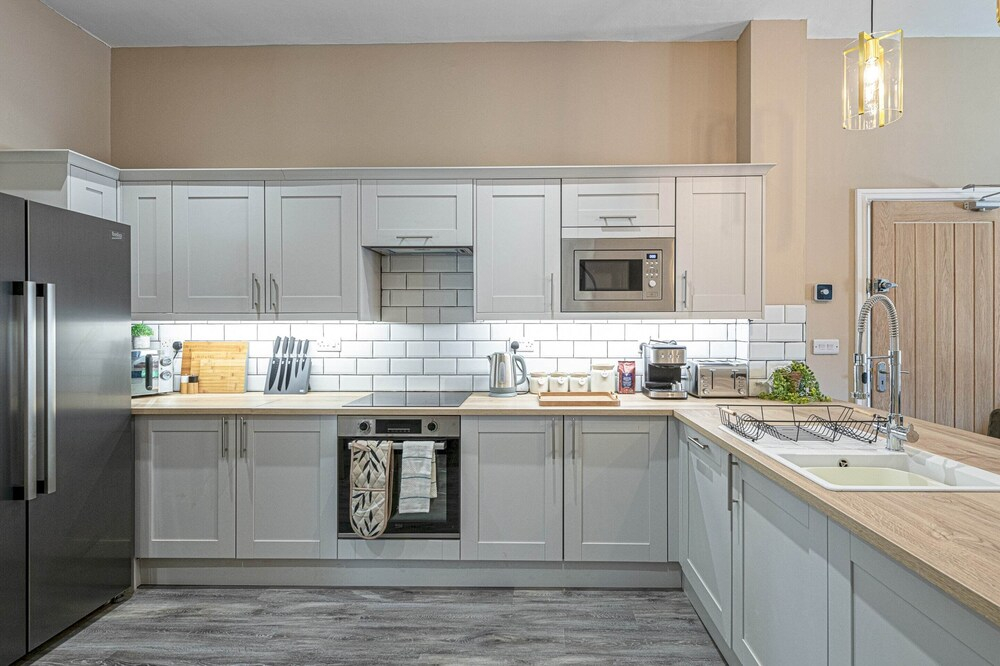 Spacious sea View Apartment in Pwllheli, No Deposit