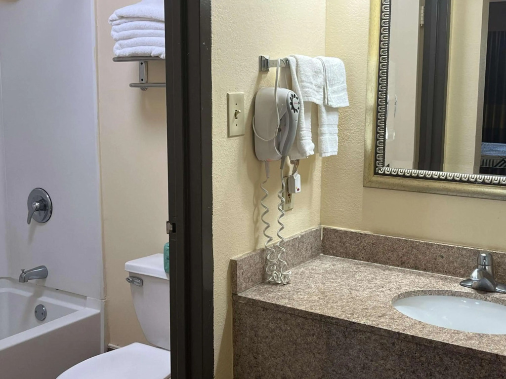Motel 6 Forsyth, GA Tift College