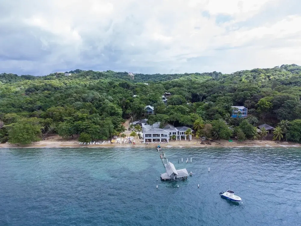 Casa Poco Loco - Villa at Luna Beach Roatan